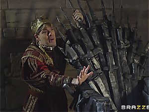 Daenerys Targaryen gets penetrated by Jon Snow on the iron Throne