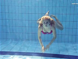 super hot Elena showcases what she can do under water